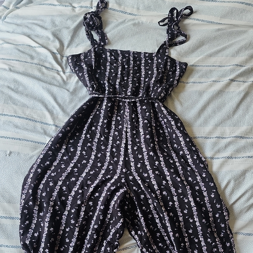 Wideleg Floral Jumpsuit With Adjustable Straps And Pockets